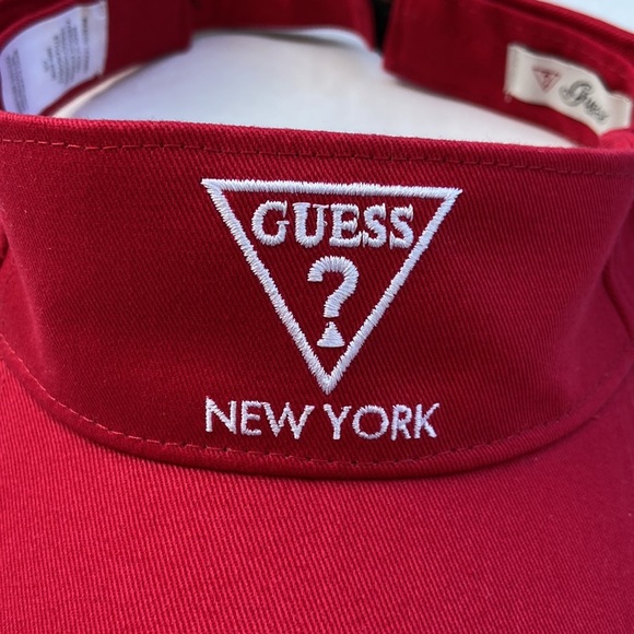 New GUESS New York Logo Red Visor UNISEX - Picture 2 of 4